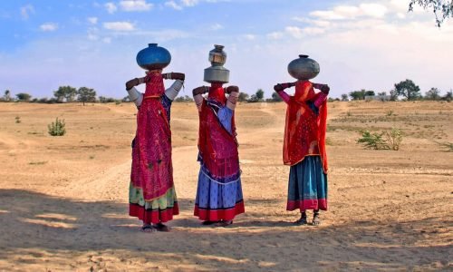 rajasthani-village-women-fetching-water-from-the-sparse-wells-within-rajasthan-desert-cities